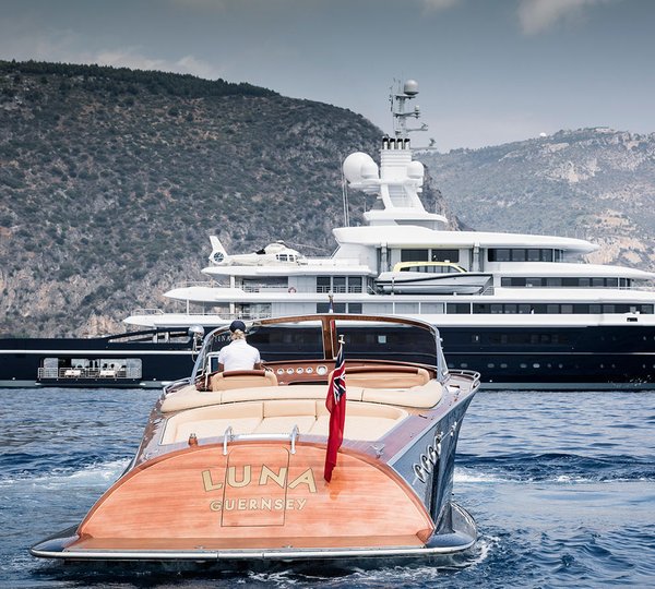 Superyacht Luna Lloyd Werft侧视图招标